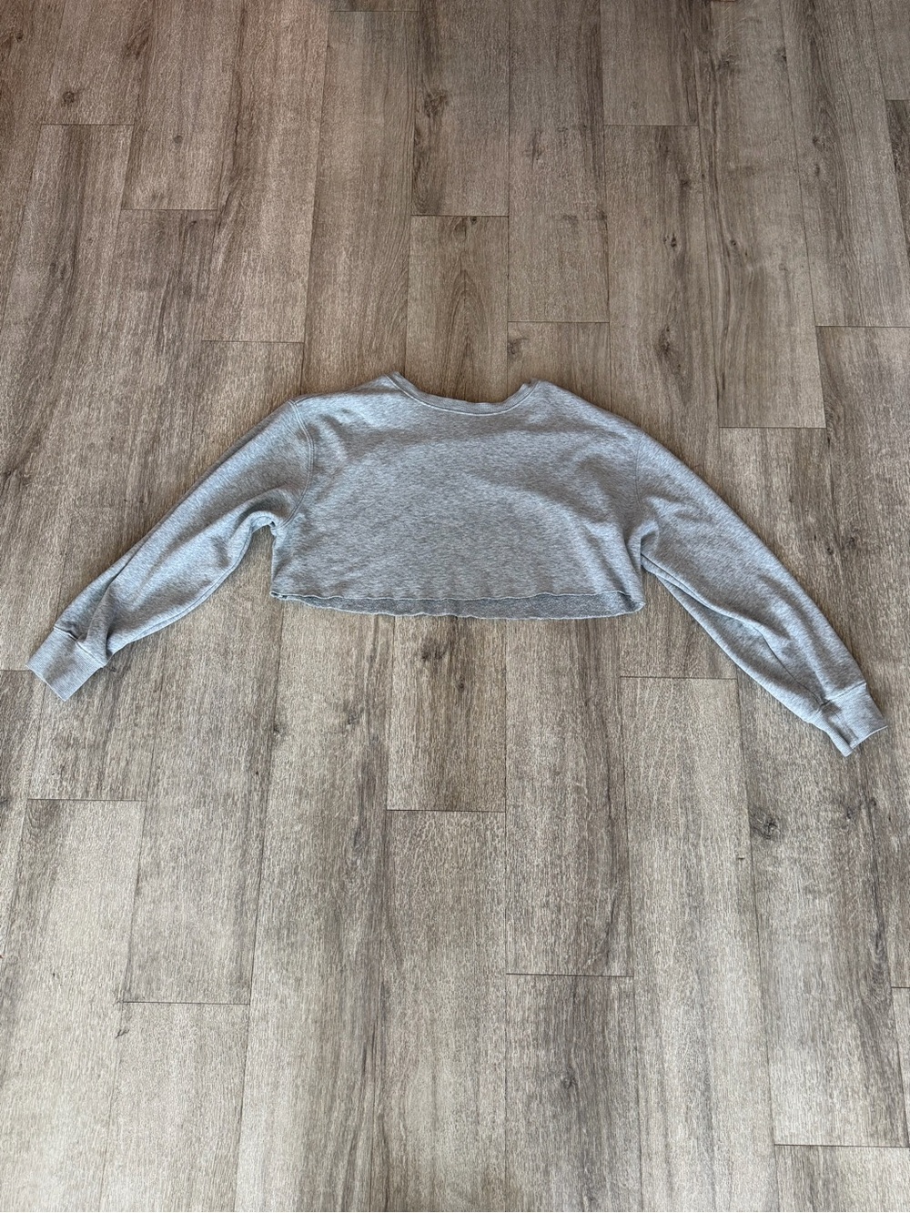 Forever 21 Heather Gray Cropped Long Sleeve Sweatshirt